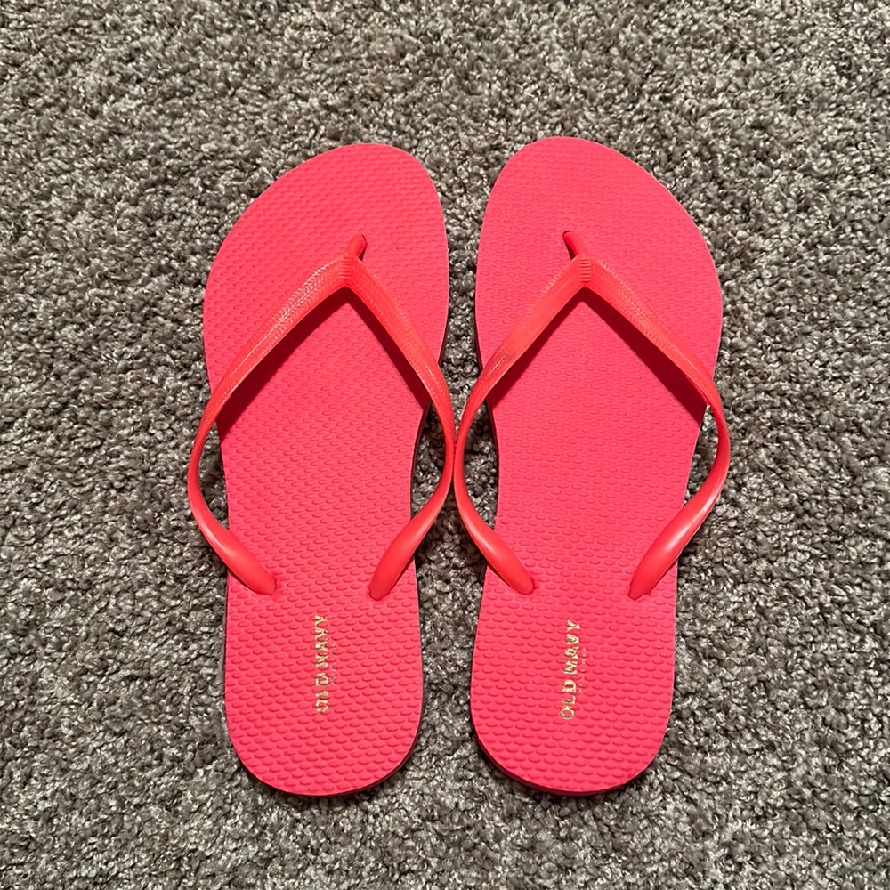 Hot pink old navy flip flops / Never worn / size 8